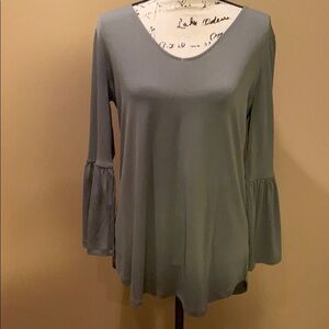 Ann Taylor green top with bell sleeves M‎ NWT